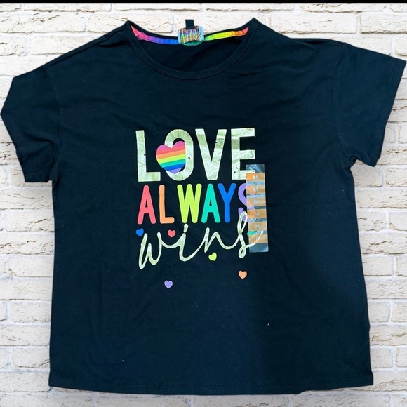 NWT Black Pride Shirt with Love Always Wins. Size M - Picture 2 of 4